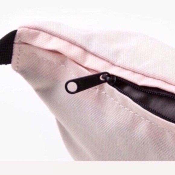 NEW Levi's sling or fanny pack; adjustable band - Picture 2 of 2